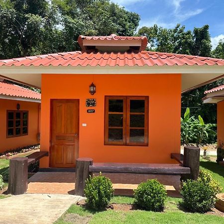 Baanphuthadol Hotell Mae Hong Son Eksteriør bilde