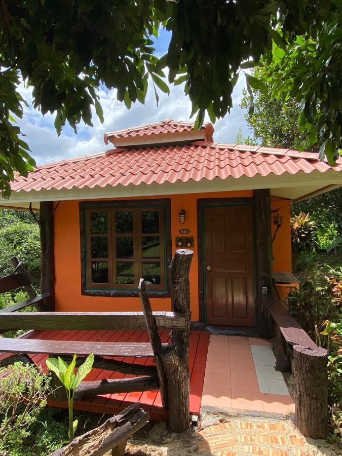 Baanphuthadol Hotell Mae Hong Son Eksteriør bilde