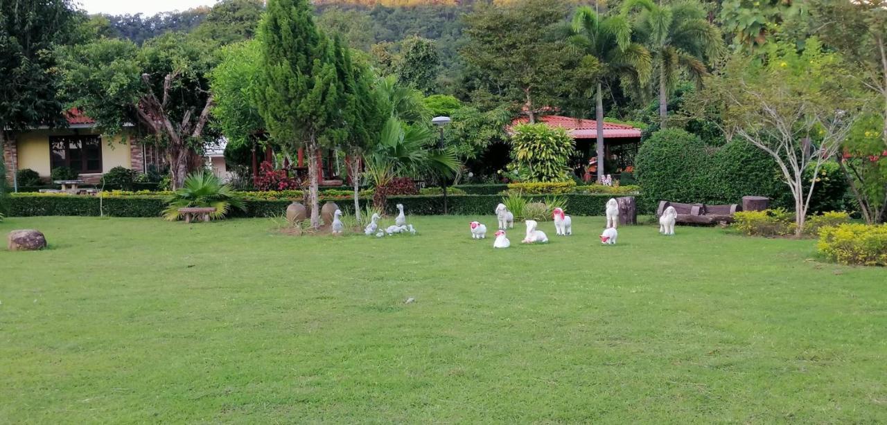 Baanphuthadol Hotell Mae Hong Son Eksteriør bilde