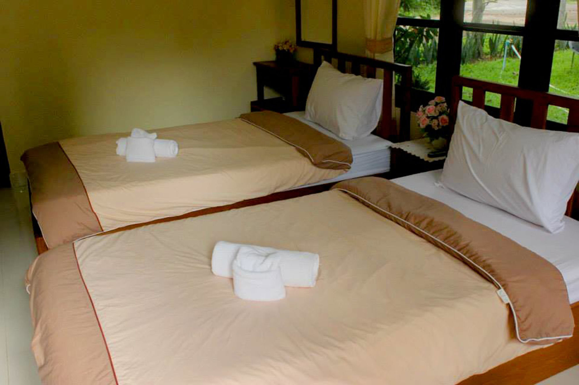 Baanphuthadol Hotell Mae Hong Son Eksteriør bilde