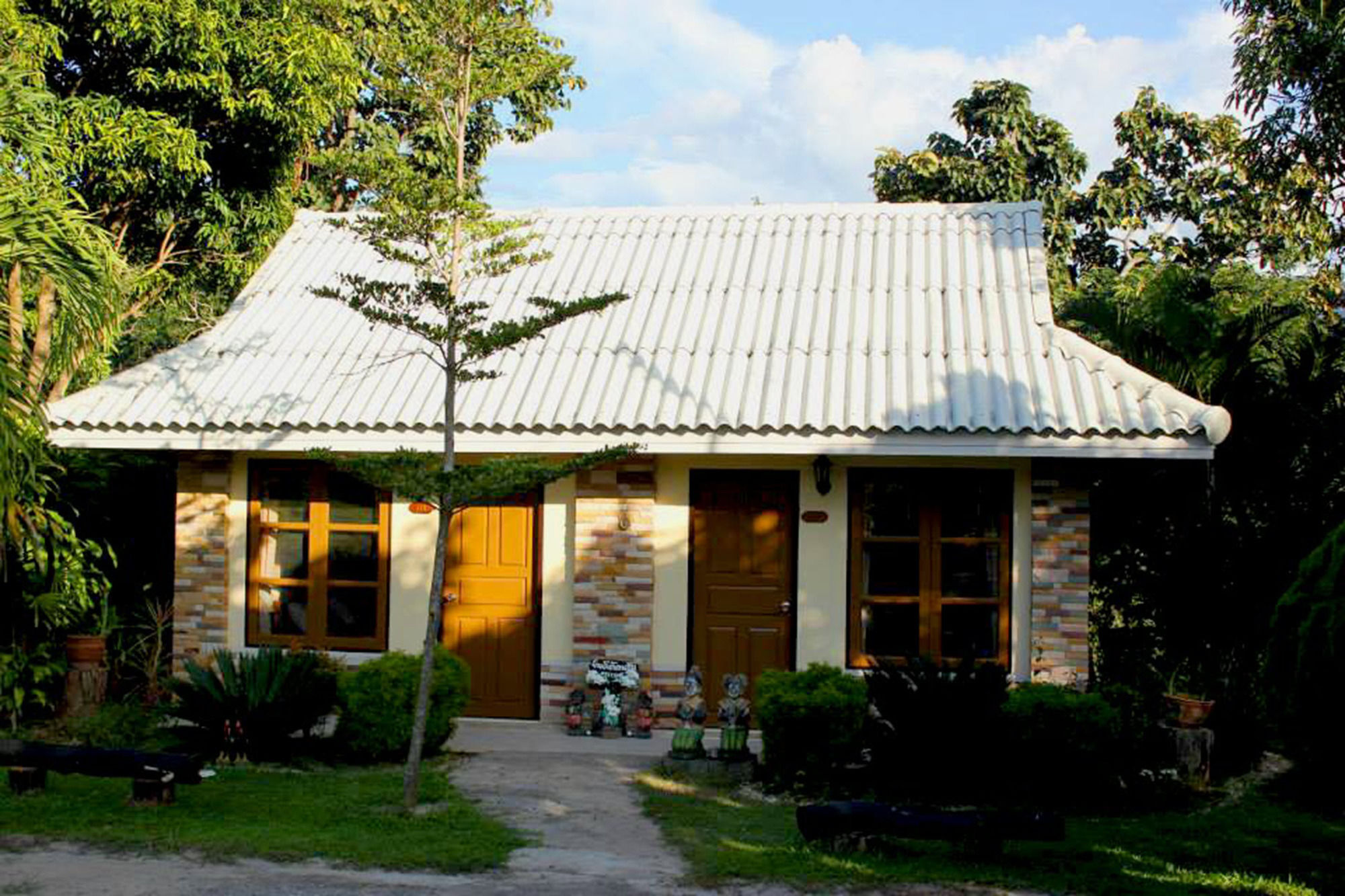 Baanphuthadol Hotell Mae Hong Son Eksteriør bilde