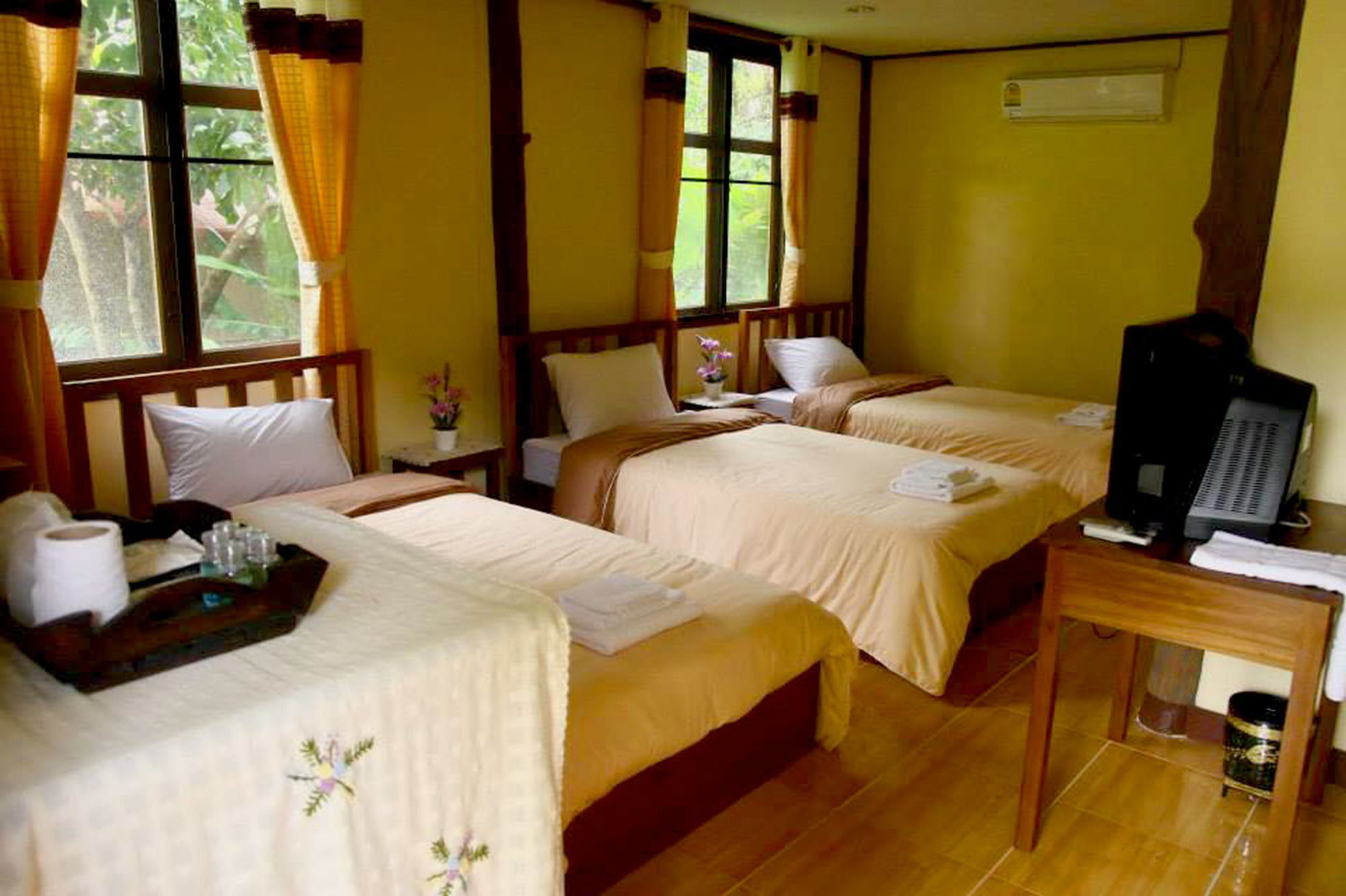 Baanphuthadol Hotell Mae Hong Son Eksteriør bilde