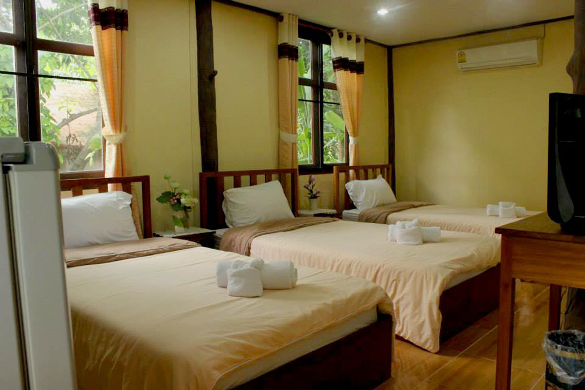 Baanphuthadol Hotell Mae Hong Son Eksteriør bilde