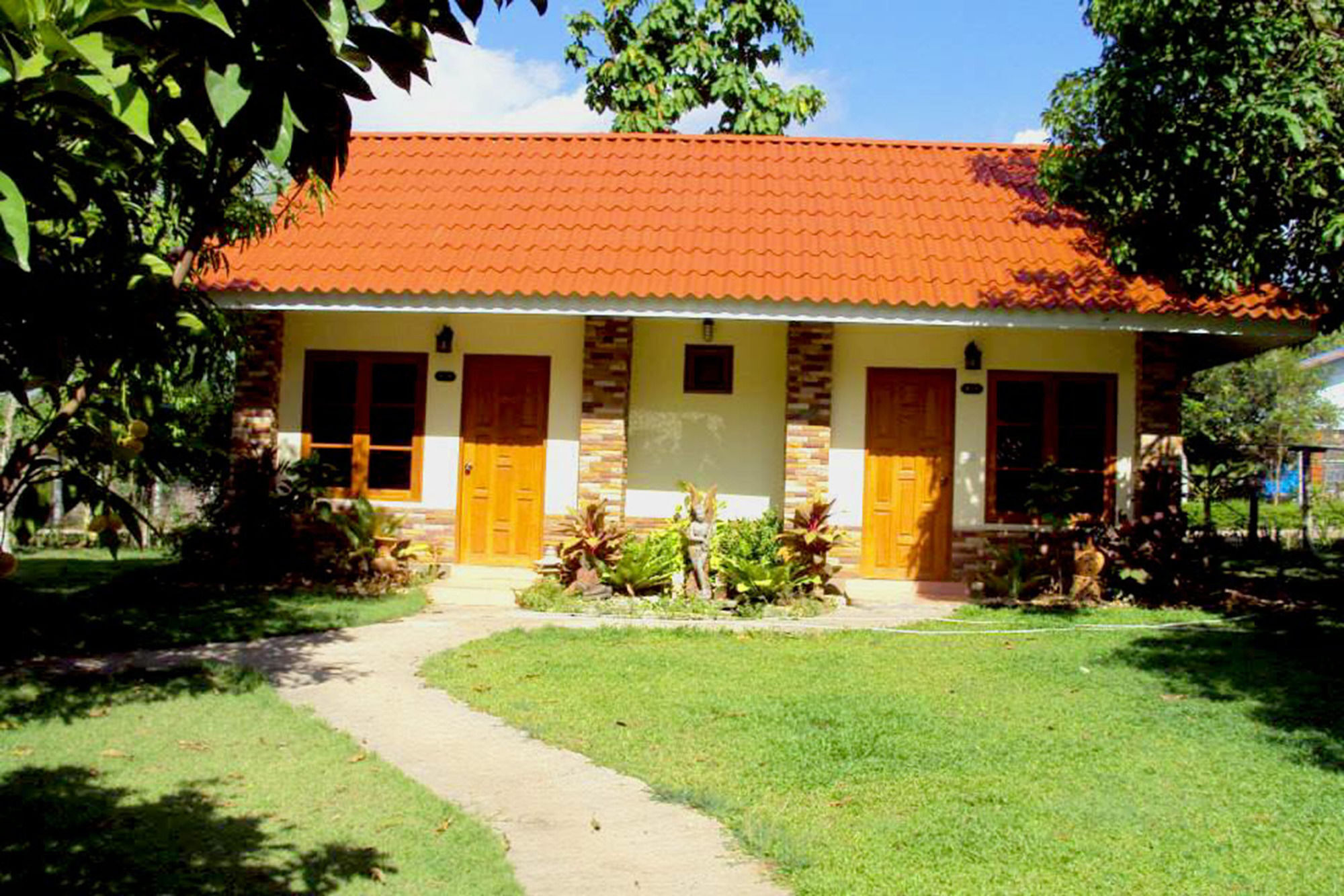 Baanphuthadol Hotell Mae Hong Son Eksteriør bilde